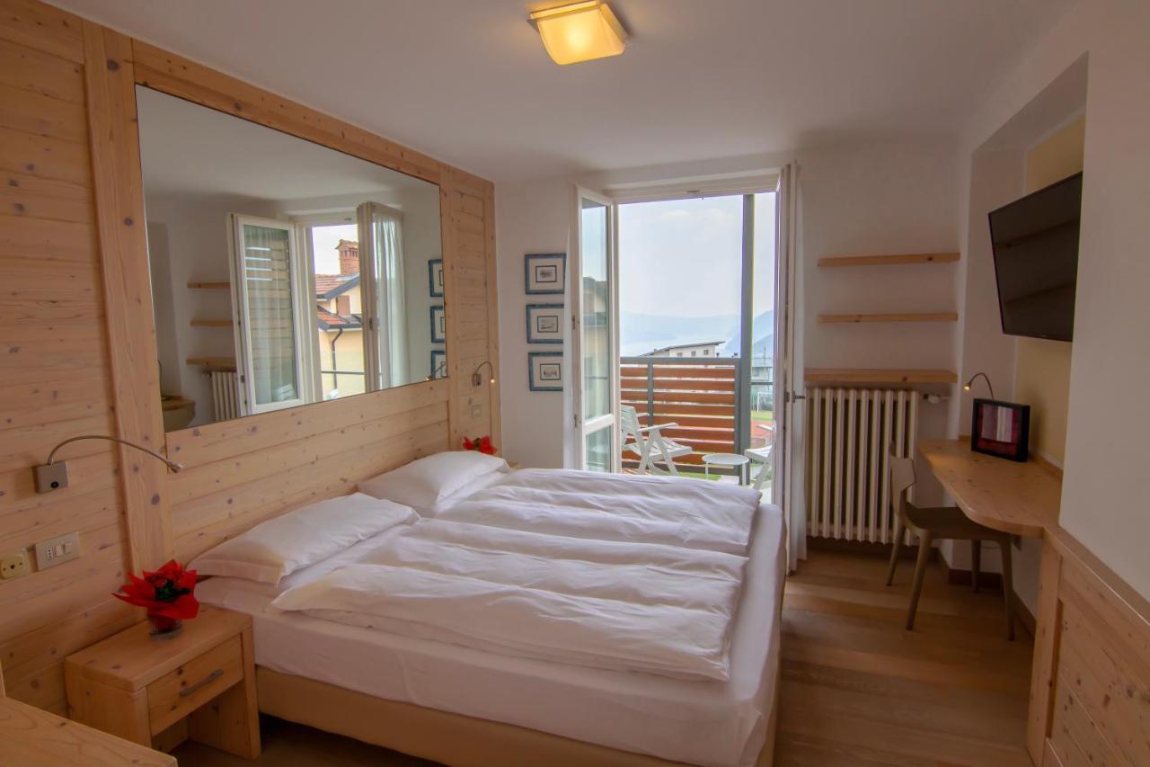 Hotel Miralago Bossico Bagian luar foto