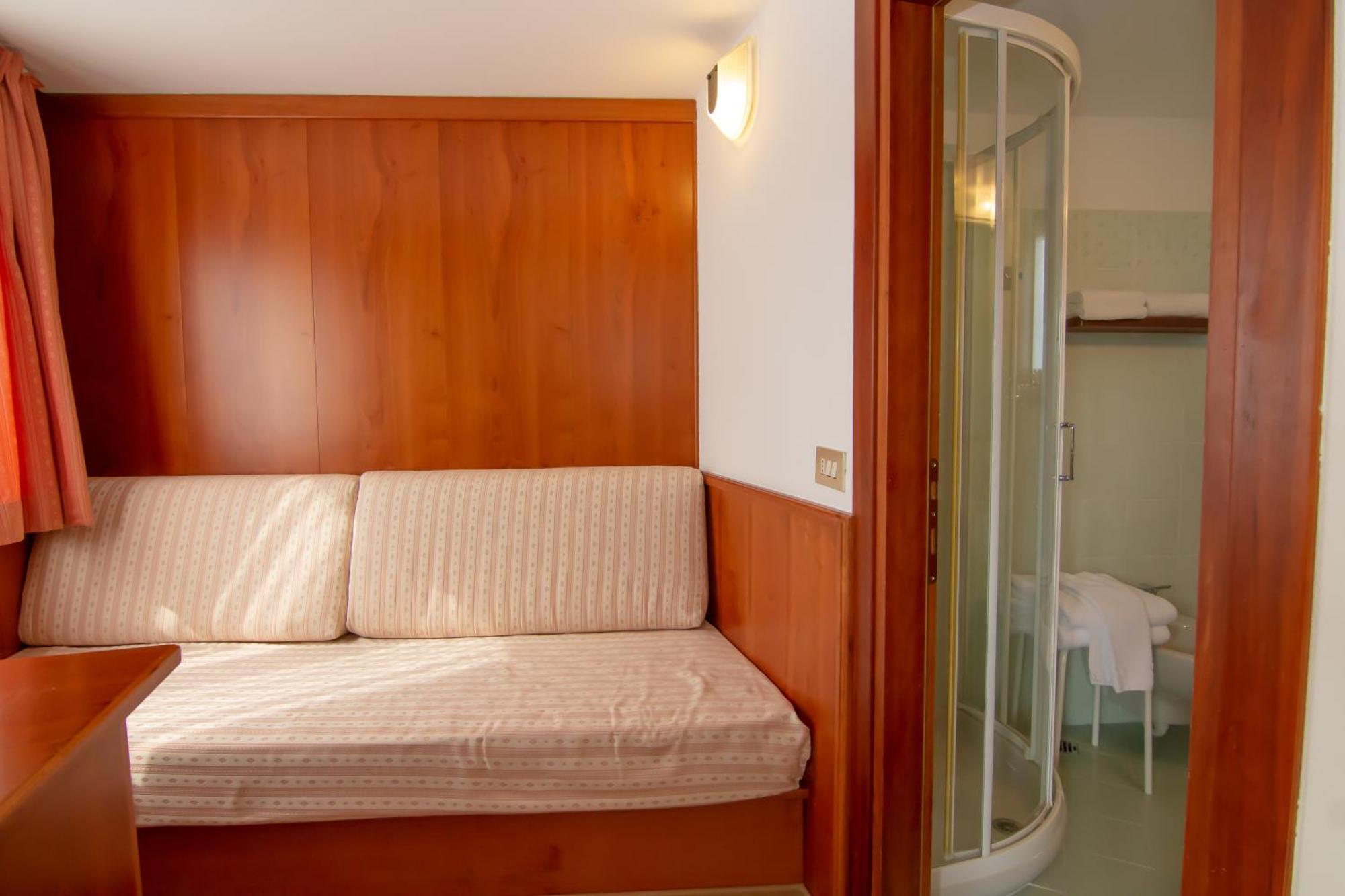 Hotel Miralago Bossico Ruang foto
