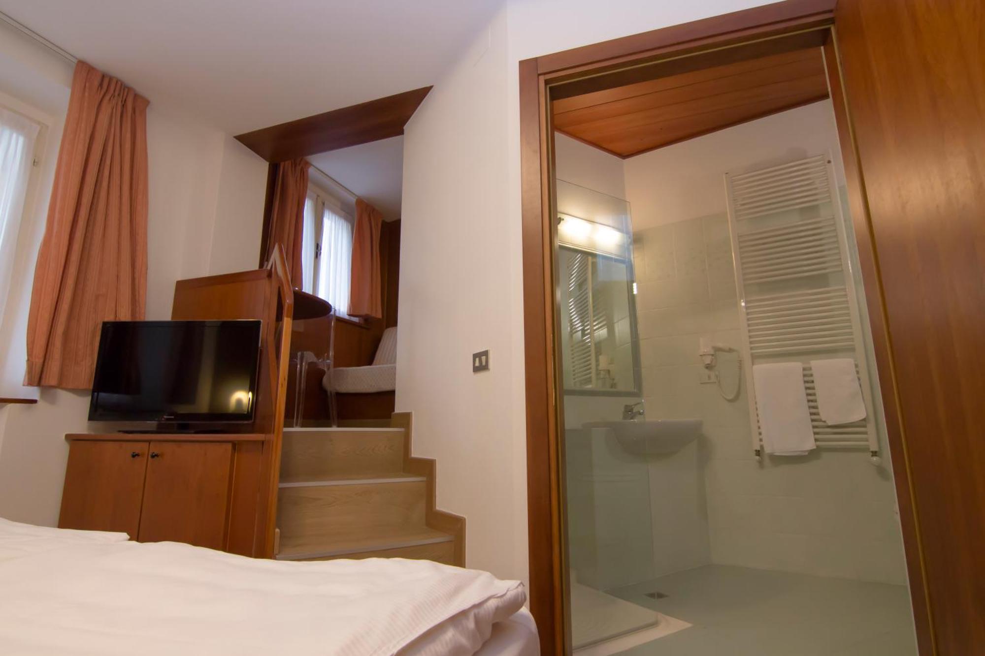 Hotel Miralago Bossico Ruang foto