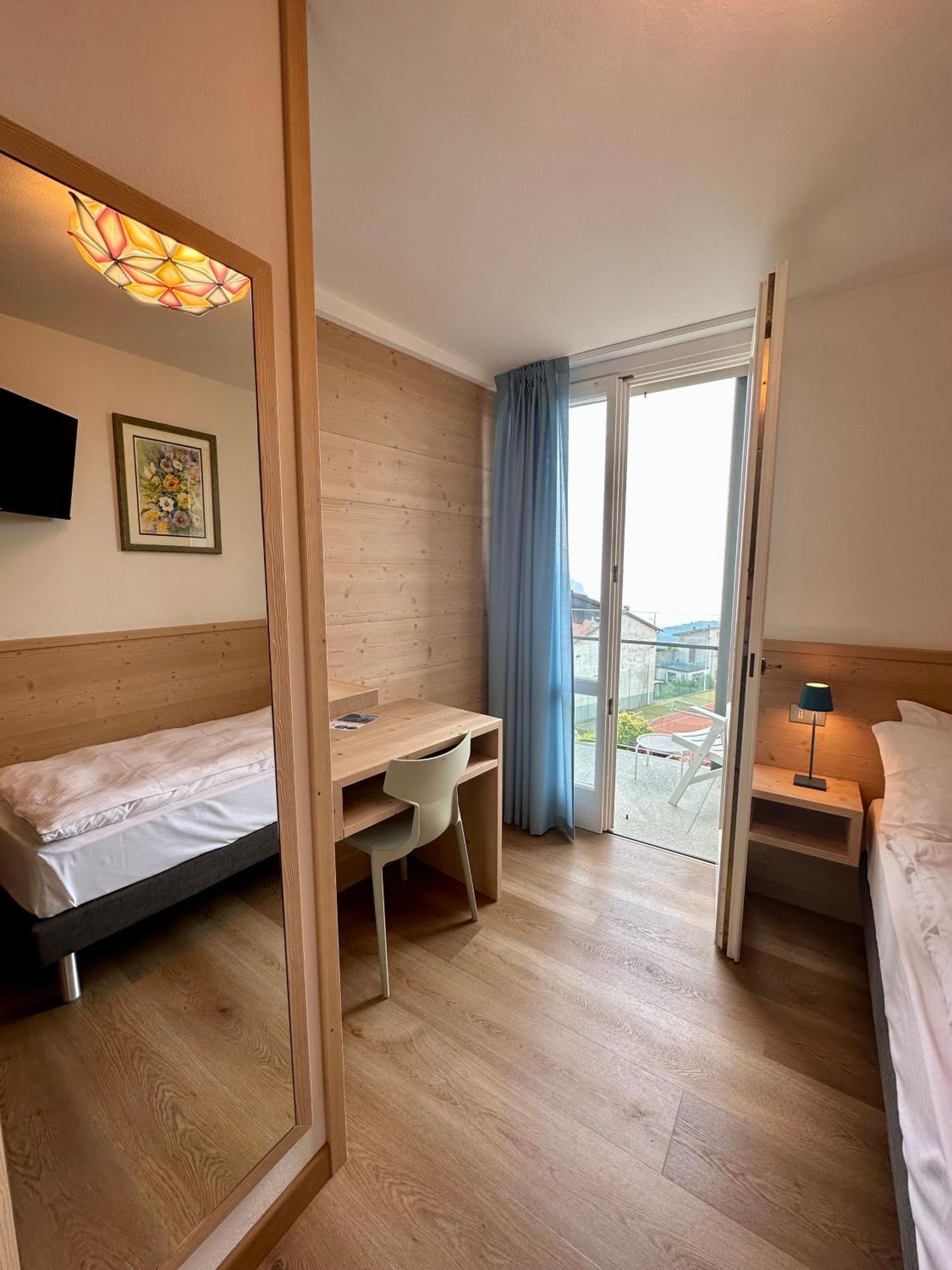 Hotel Miralago Bossico Ruang foto