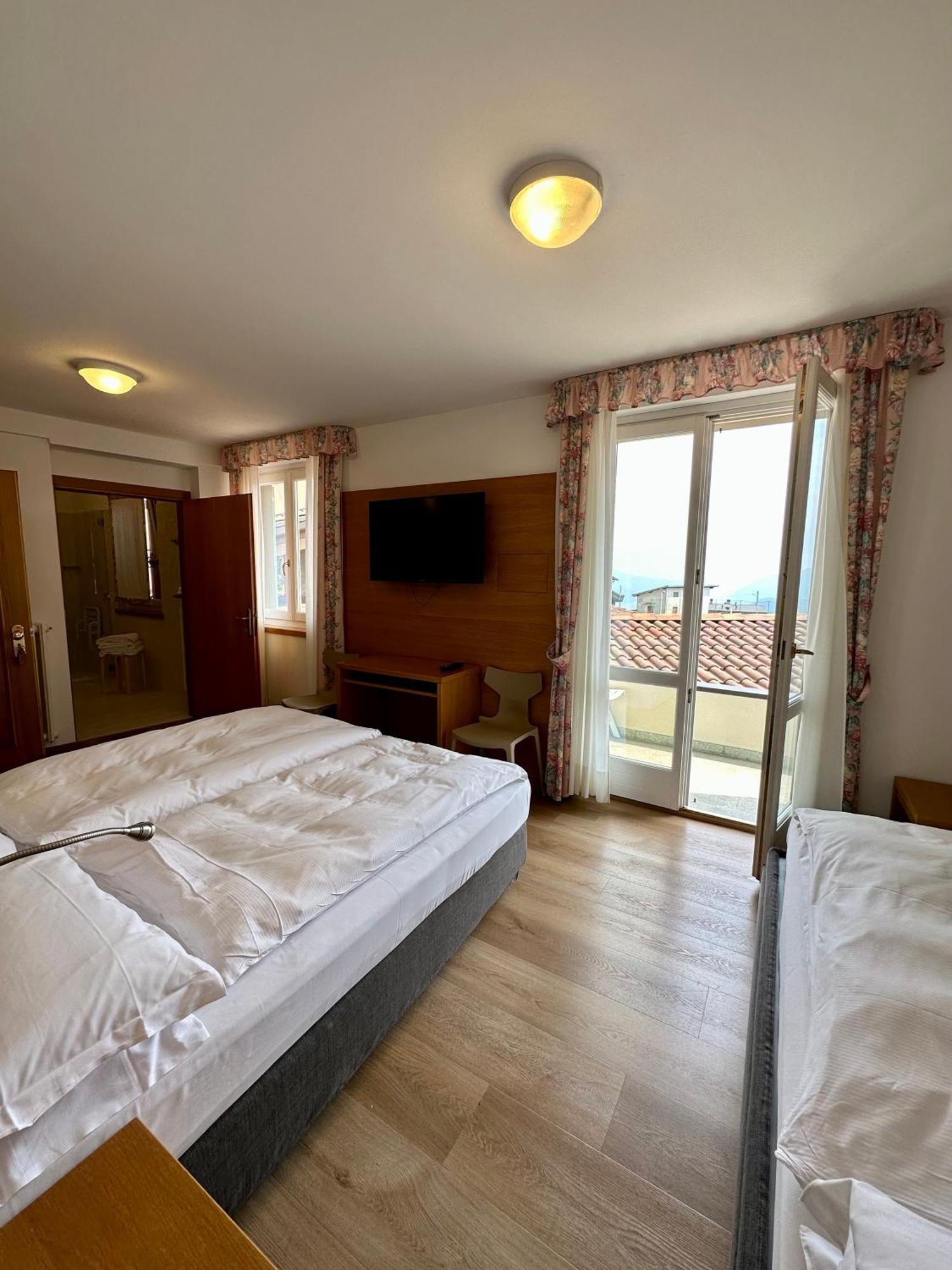 Hotel Miralago Bossico Ruang foto