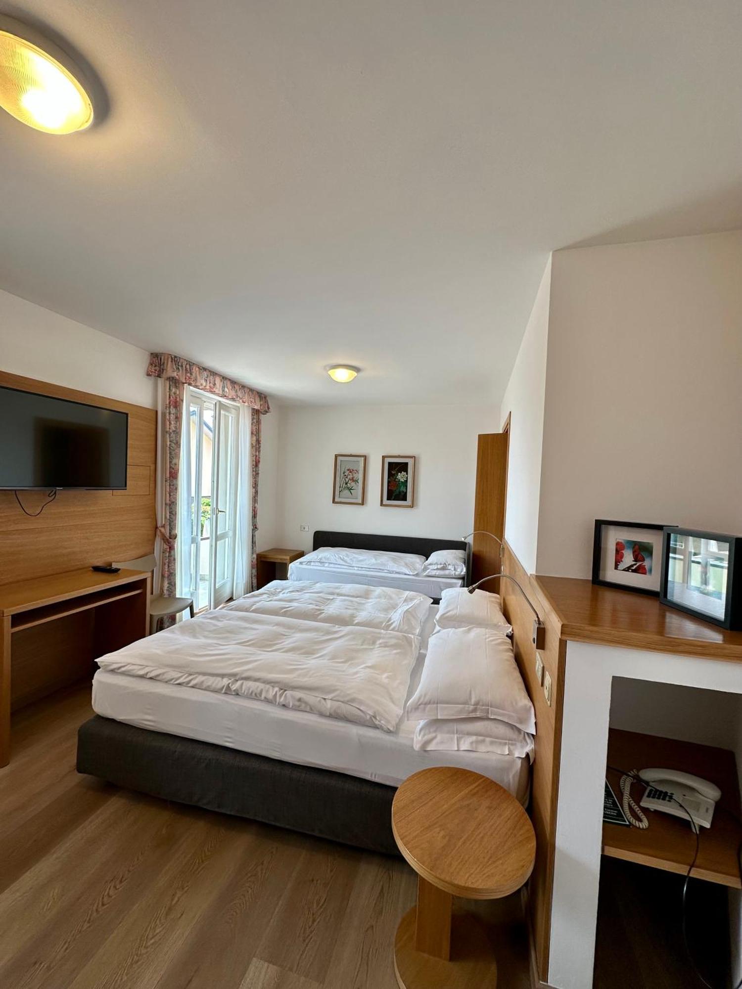 Hotel Miralago Bossico Ruang foto