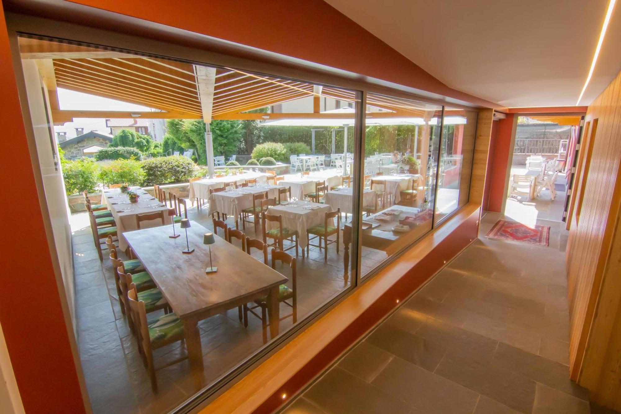 Hotel Miralago Bossico Bagian luar foto