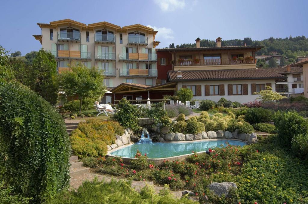 Hotel Miralago Bossico Bagian luar foto