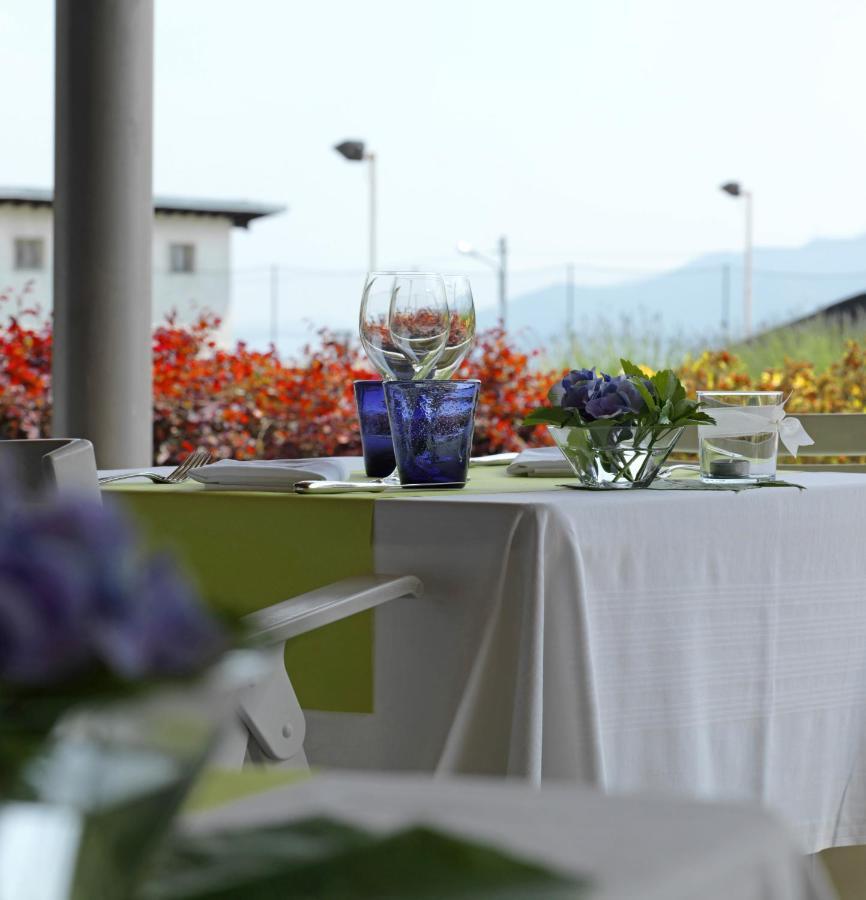 Hotel Miralago Bossico Bagian luar foto